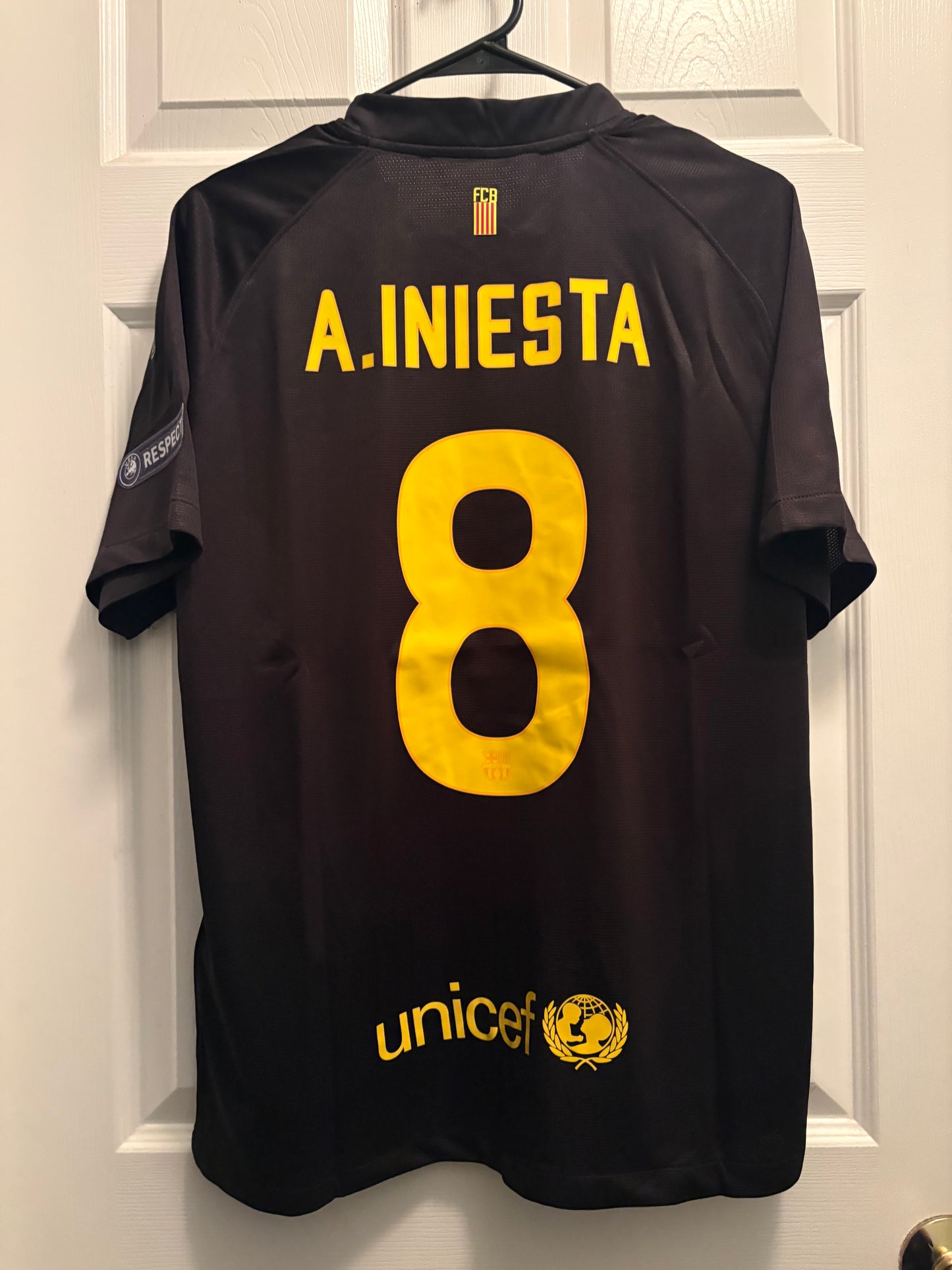 Barcelona 11/12 Away Retro (A. Iniesta #8)