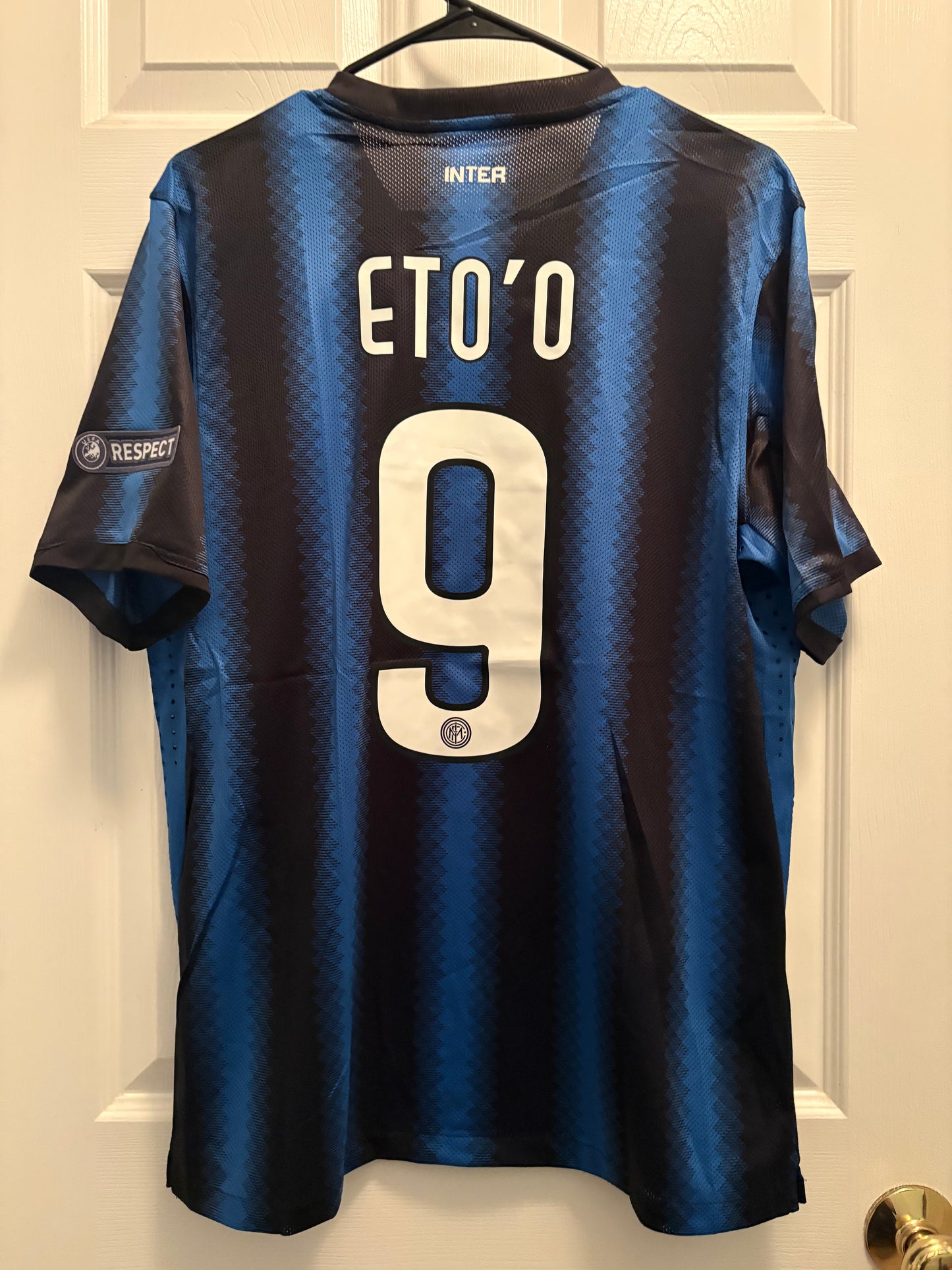 Inter Milan 10/11 Home Retro (Eto’o #9)