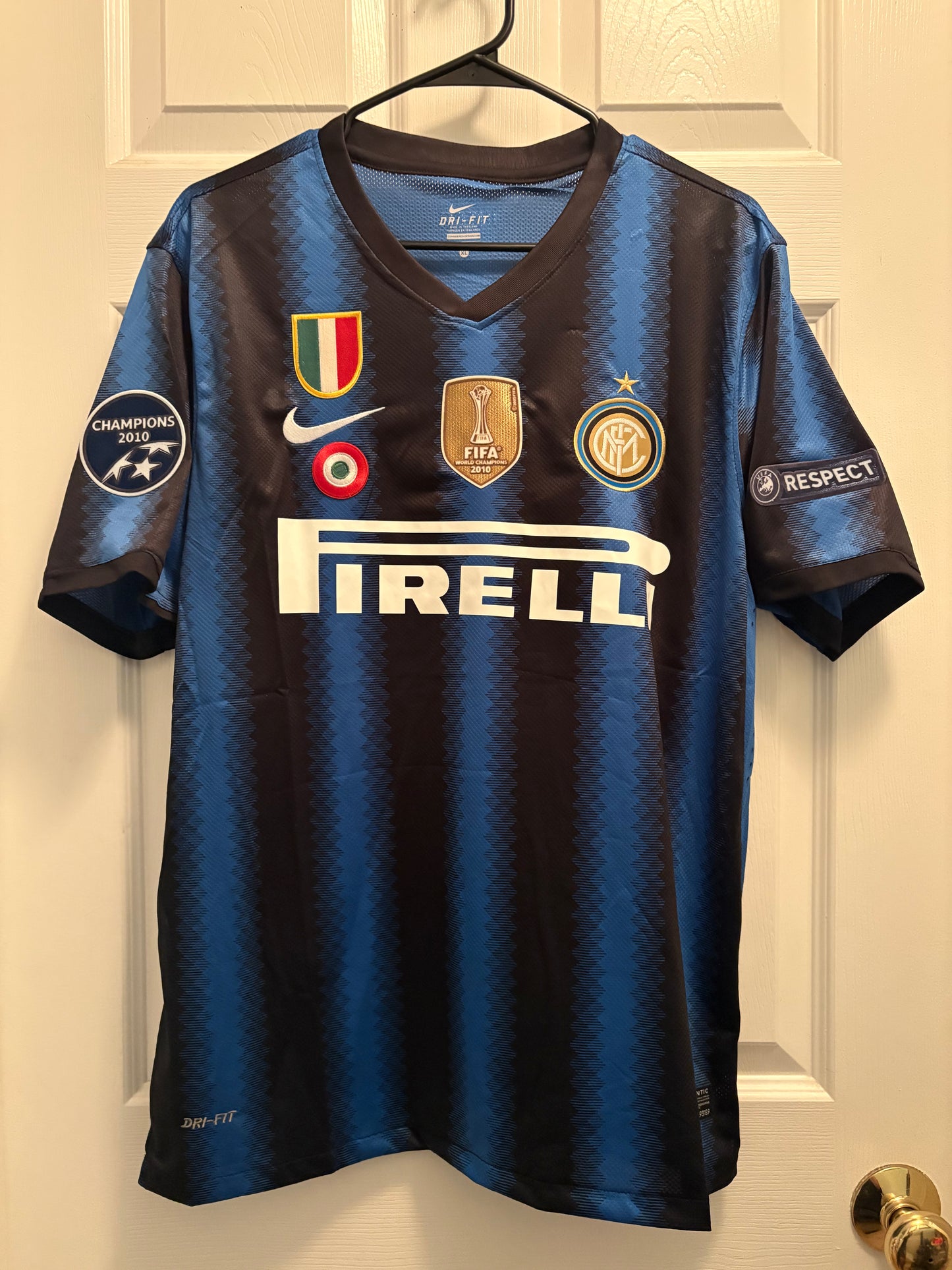 Inter Milan 10/11 Home Retro (Eto’o #9)