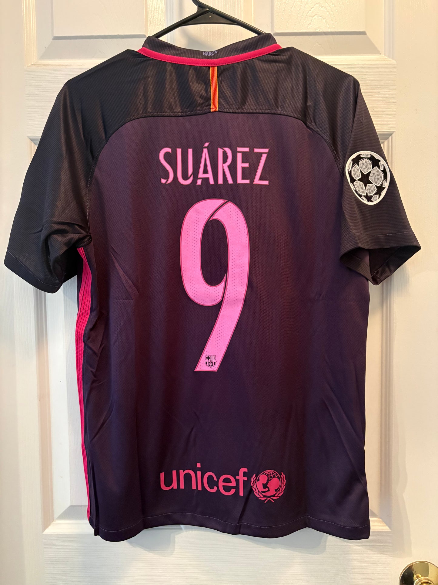 Barcelona 16/17 Away Retro (Suarez #9)